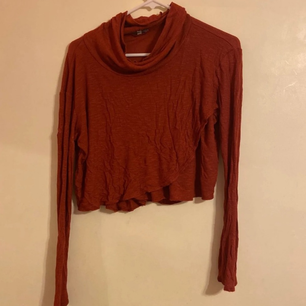 Charlotte Russe cropped turtle neck blouse